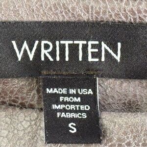 Written gray leather skirt